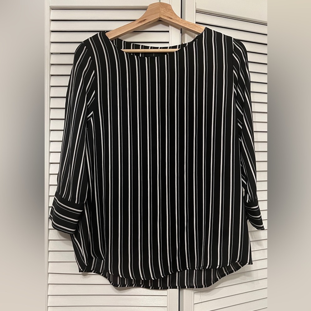 TAHARI black blouse